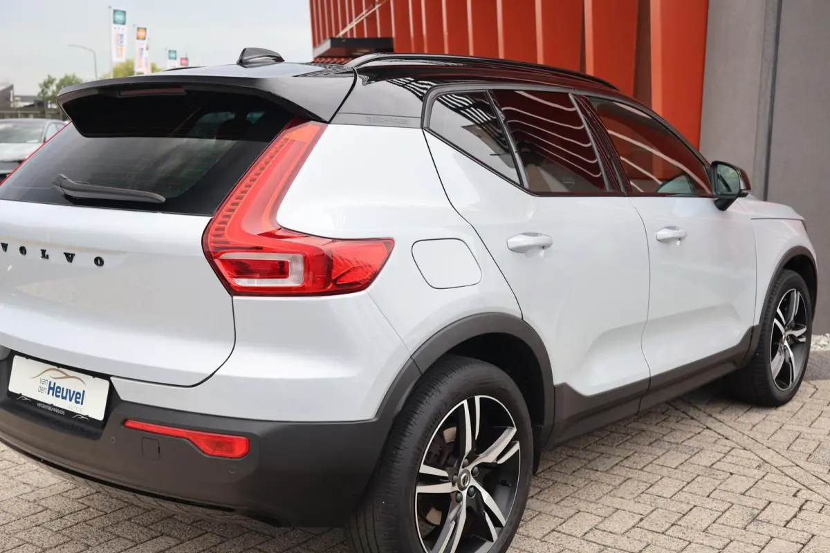 T4 R-Design | Stoelverwarming | Trekhaak | Parkeercamera | BLIS | Leder | Keyless