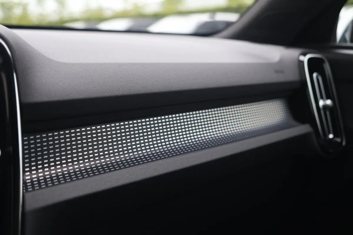 T4 R-Design | Stoelverwarming | Trekhaak | Parkeercamera | BLIS | Leder | Keyless