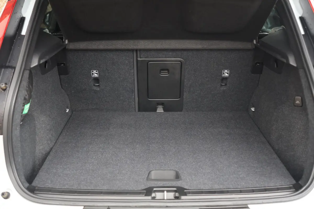 T4 R-Design | Stoelverwarming | Trekhaak | Parkeercamera | BLIS | Leder | Keyless