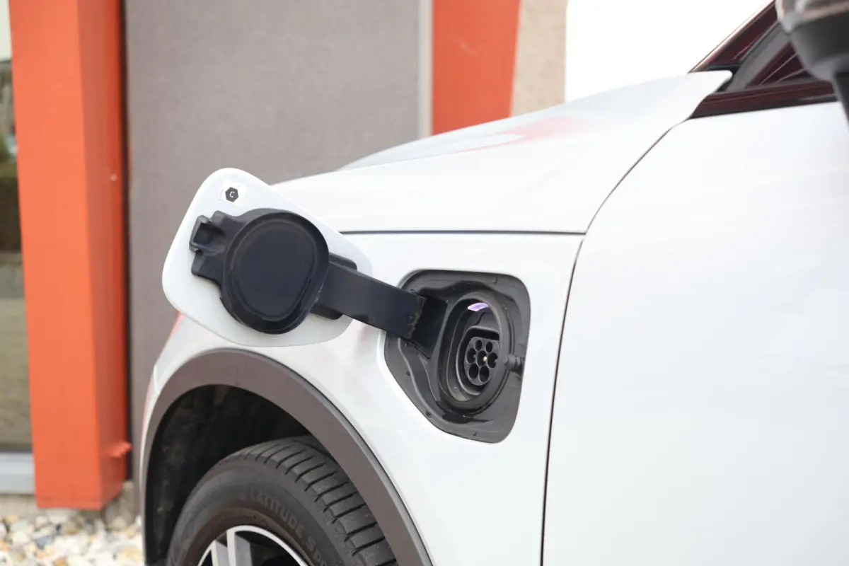 T4 R-Design | Stoelverwarming | Trekhaak | Parkeercamera | BLIS | Leder | Keyless