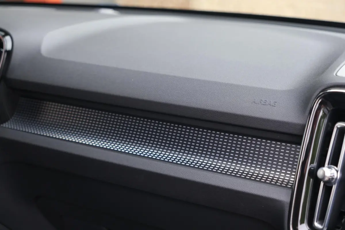 T4 R-Design | Stoelverwarming | Trekhaak | Parkeercamera | BLIS | Leder | Keyless