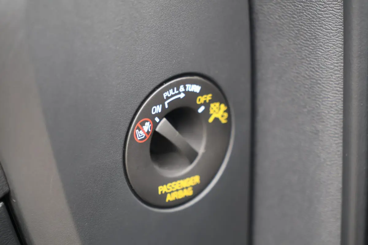 T4 R-Design | Stoelverwarming | Trekhaak | Parkeercamera | BLIS | Leder | Keyless