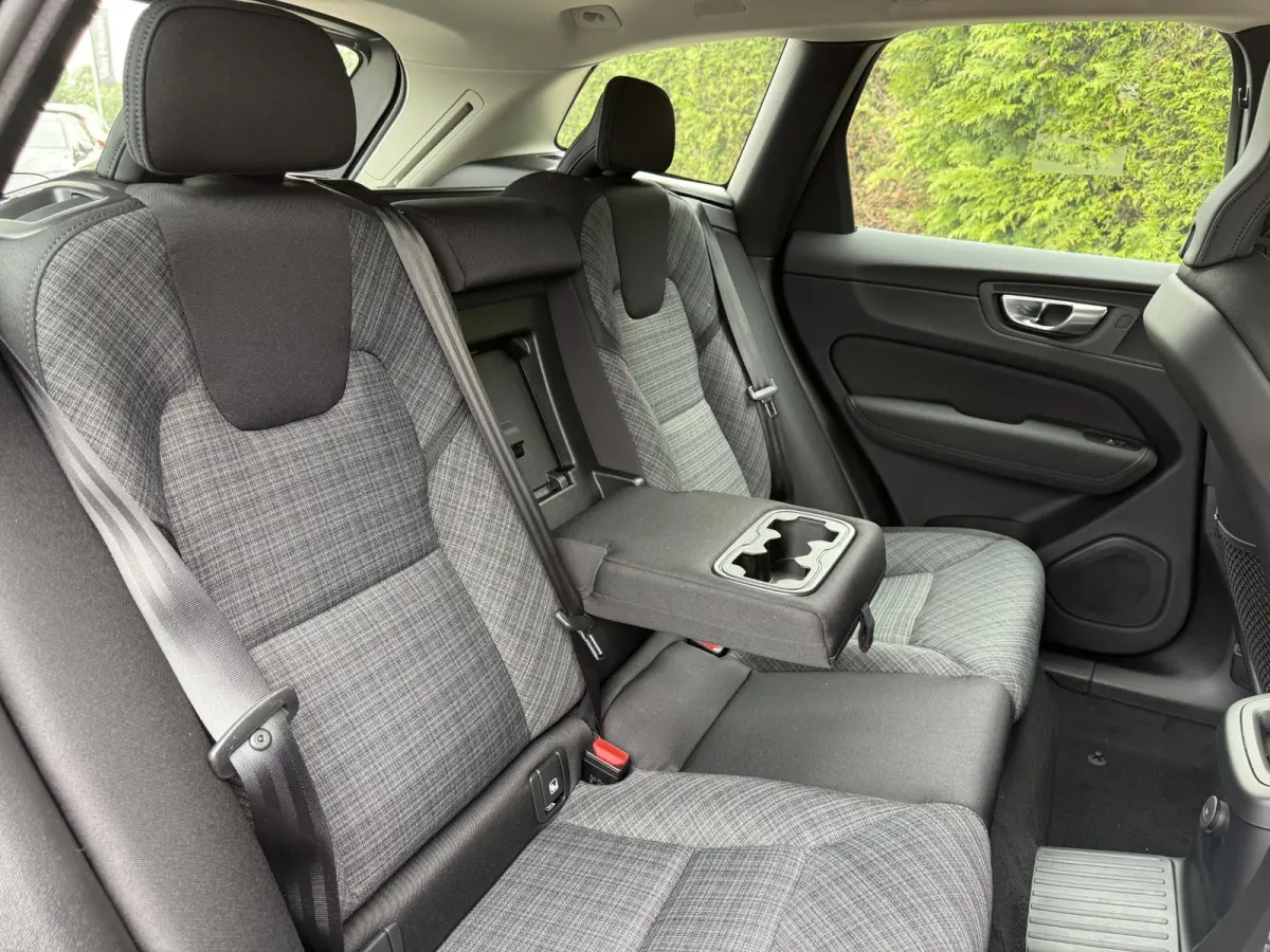 T6 Plug-in hybrid AWD Essential | Elektrische stoelen | Cruise control |