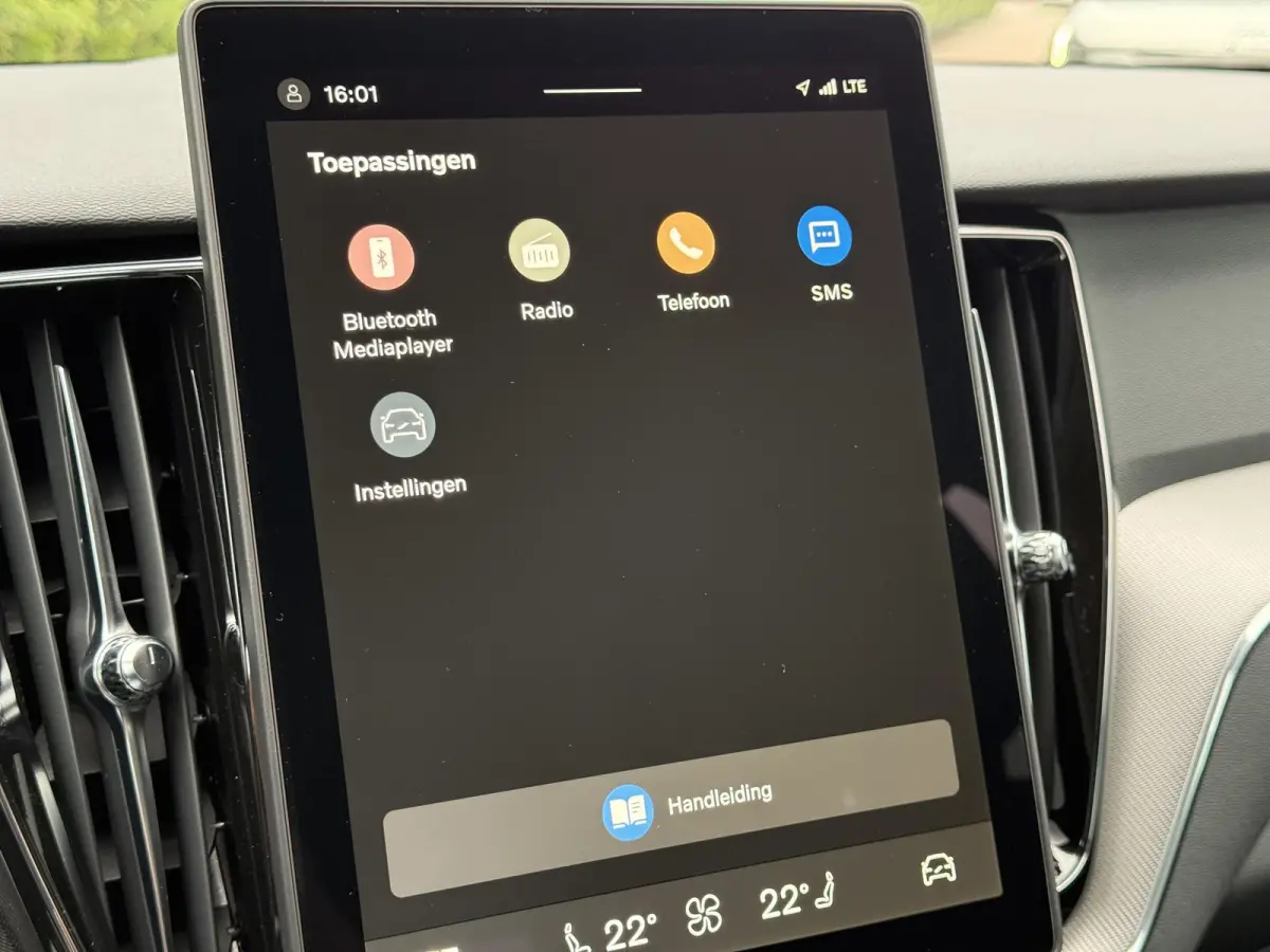 T6 Plug-in hybrid AWD Essential | Elektrische stoelen | Cruise control |