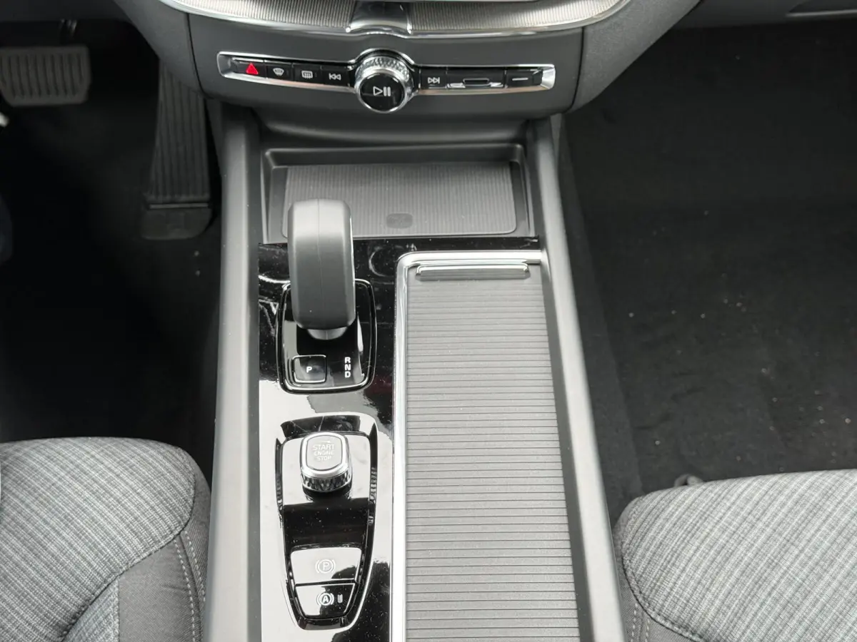 T6 Plug-in hybrid AWD Essential | Elektrische stoelen | Cruise control |