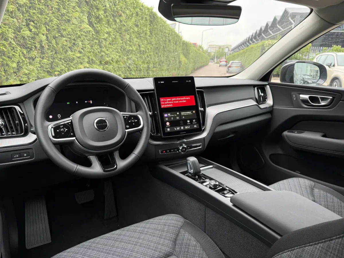 T6 Plug-in hybrid AWD Essential | Elektrische stoelen | Cruise control |