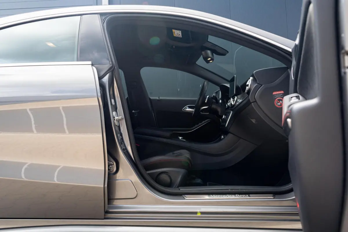 180 AMG *Leder* Automaat* Groot Navi*