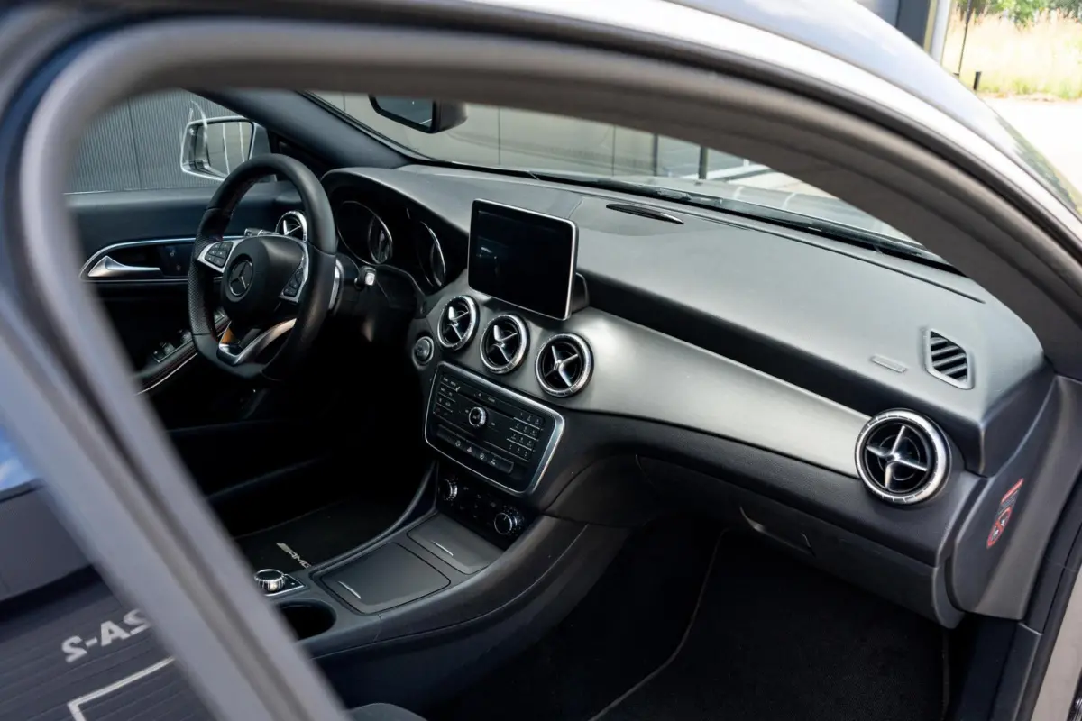 180 AMG *Leder* Automaat* Groot Navi*