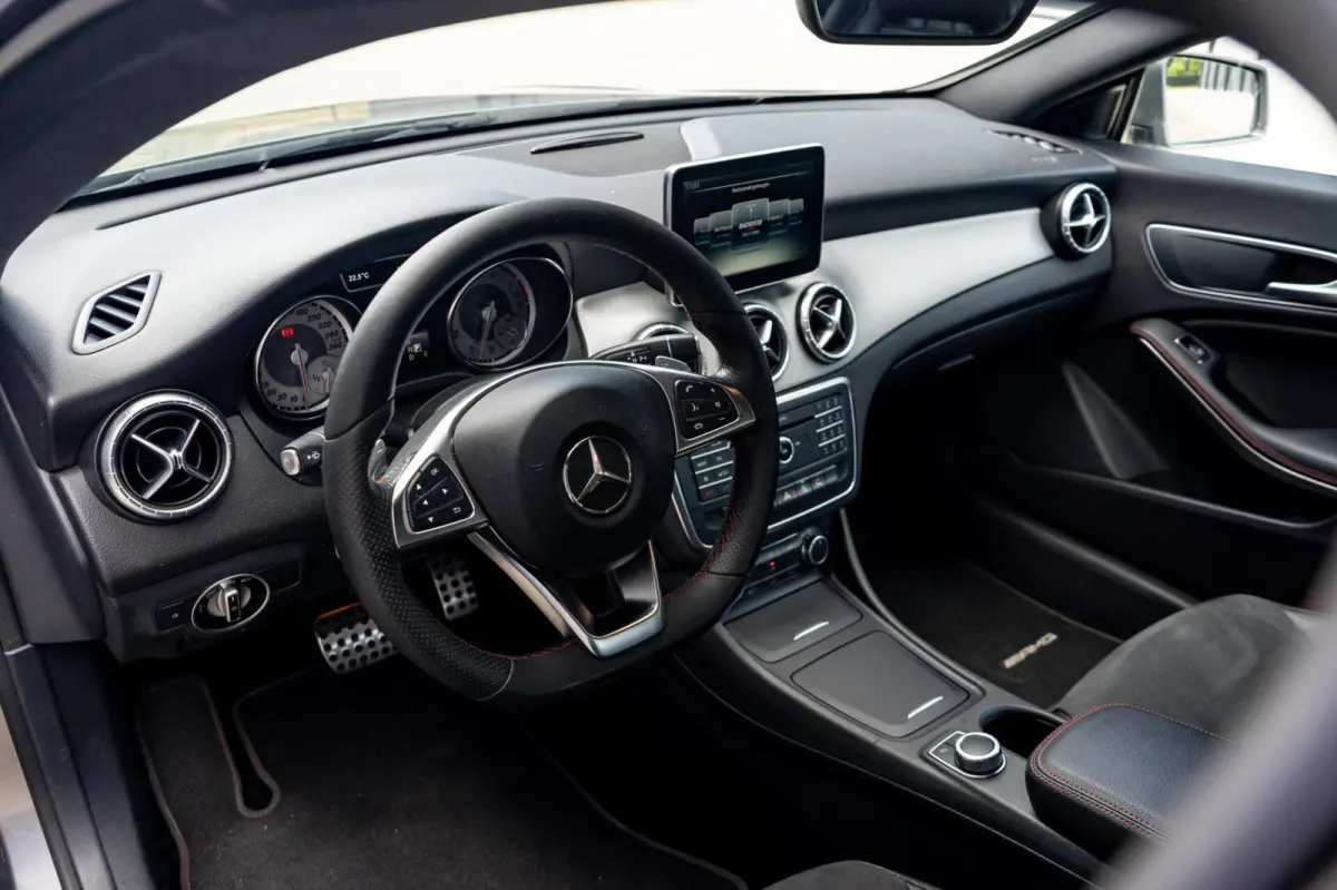 180 AMG *Leder* Automaat* Groot Navi*