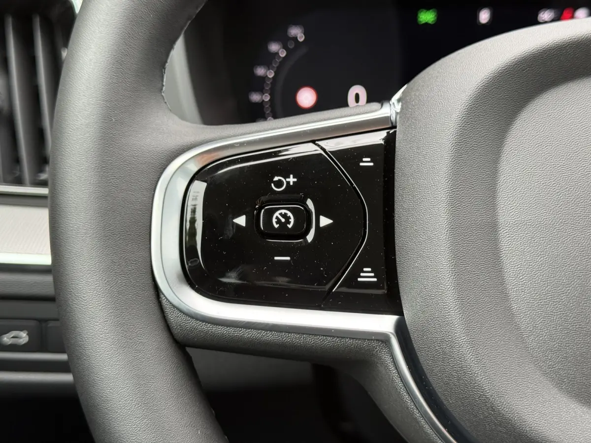 T6 Plug-in hybrid AWD Essential | Elektrische stoelen | Cruise control |