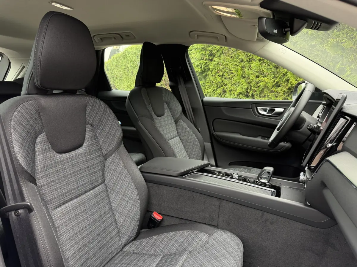 T6 Plug-in hybrid AWD Essential | Elektrische stoelen | Cruise control |