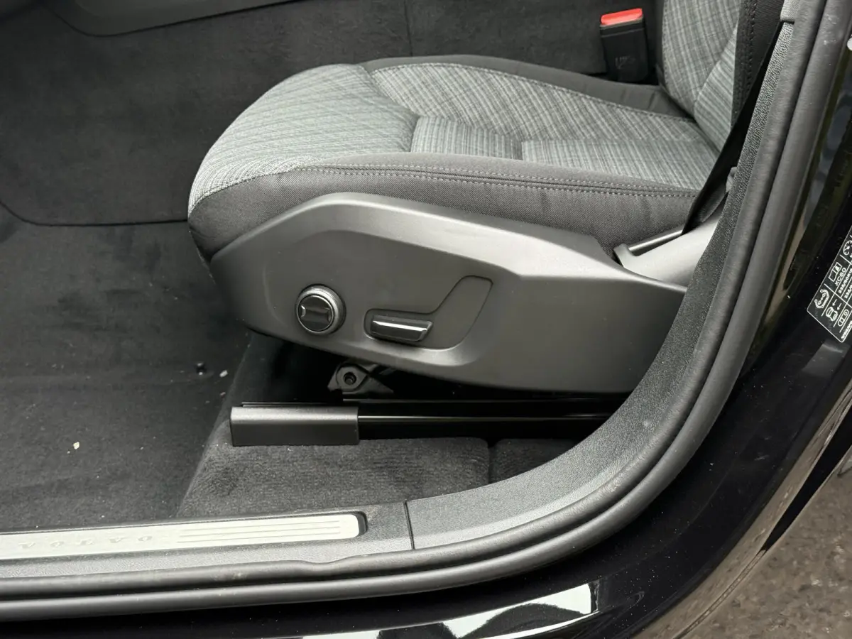 T6 Plug-in hybrid AWD Essential | Elektrische stoelen | Cruise control |