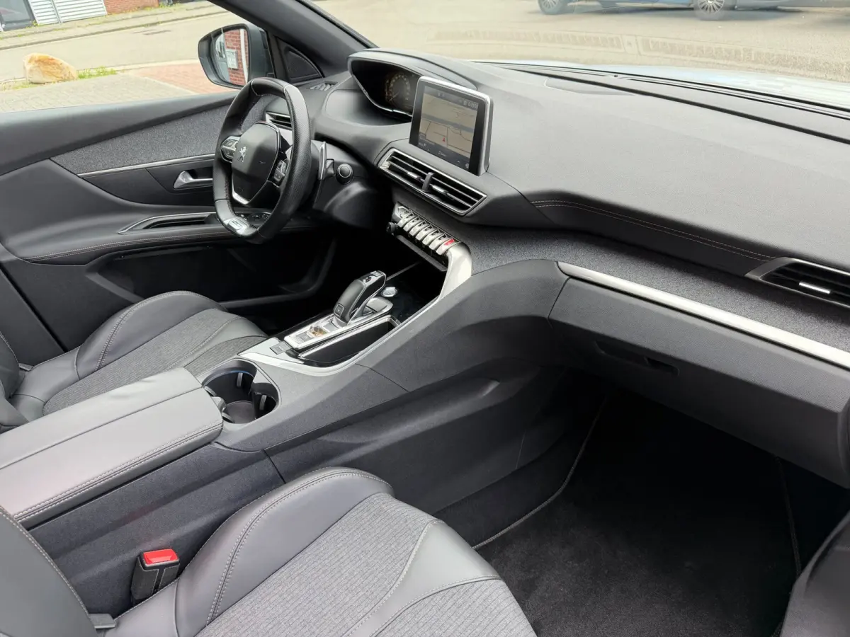 1.6 e-THP 165PK GT Line LED Pano Carplay Navi