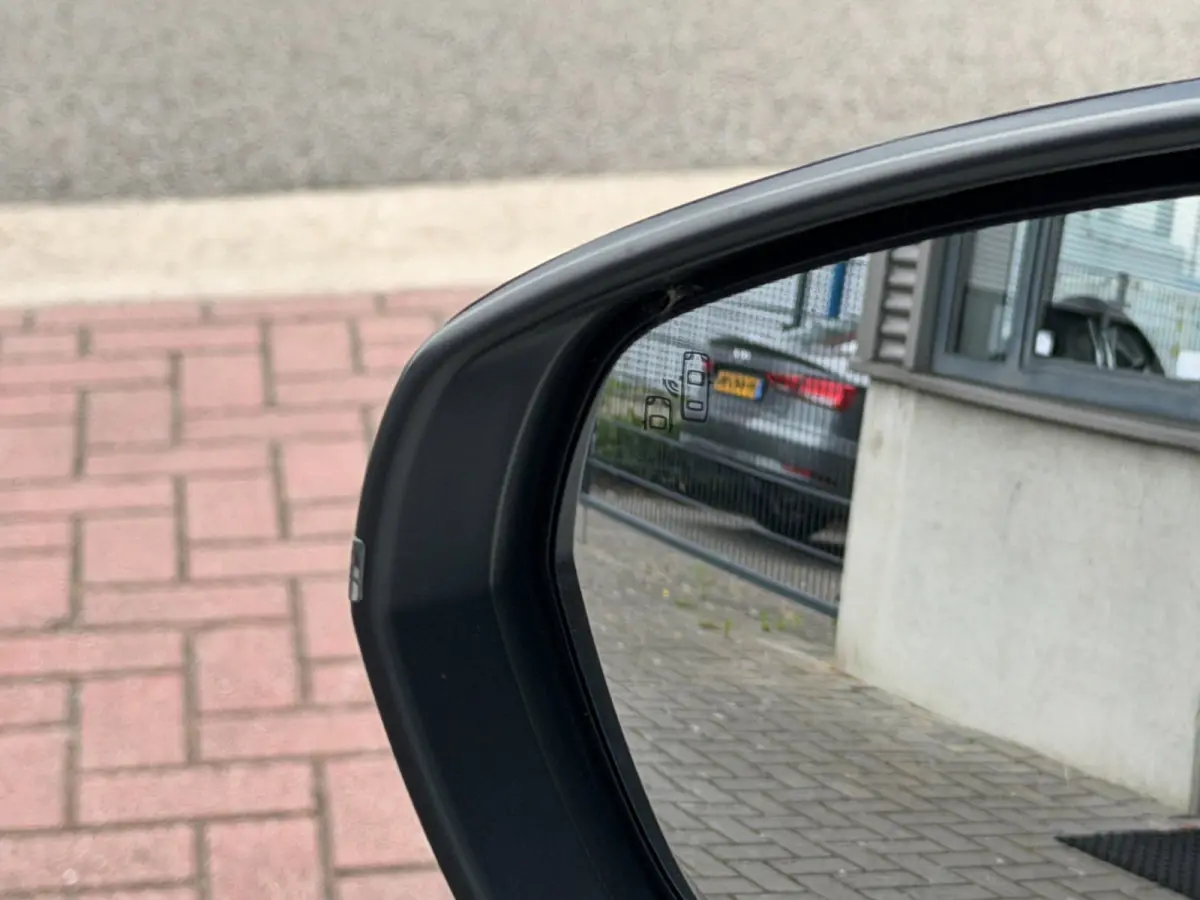 1.6 e-THP 165PK GT Line LED Pano Carplay Navi
