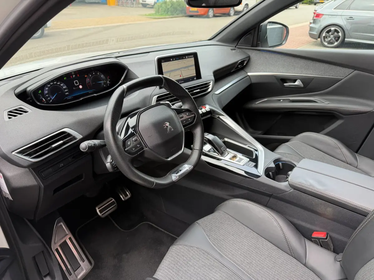 1.6 e-THP 165PK GT Line LED Pano Carplay Navi