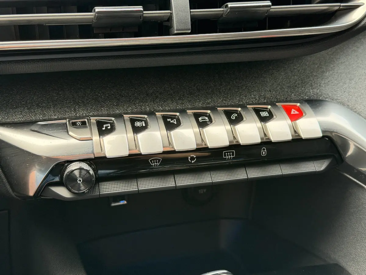 1.6 e-THP 165PK GT Line LED Pano Carplay Navi