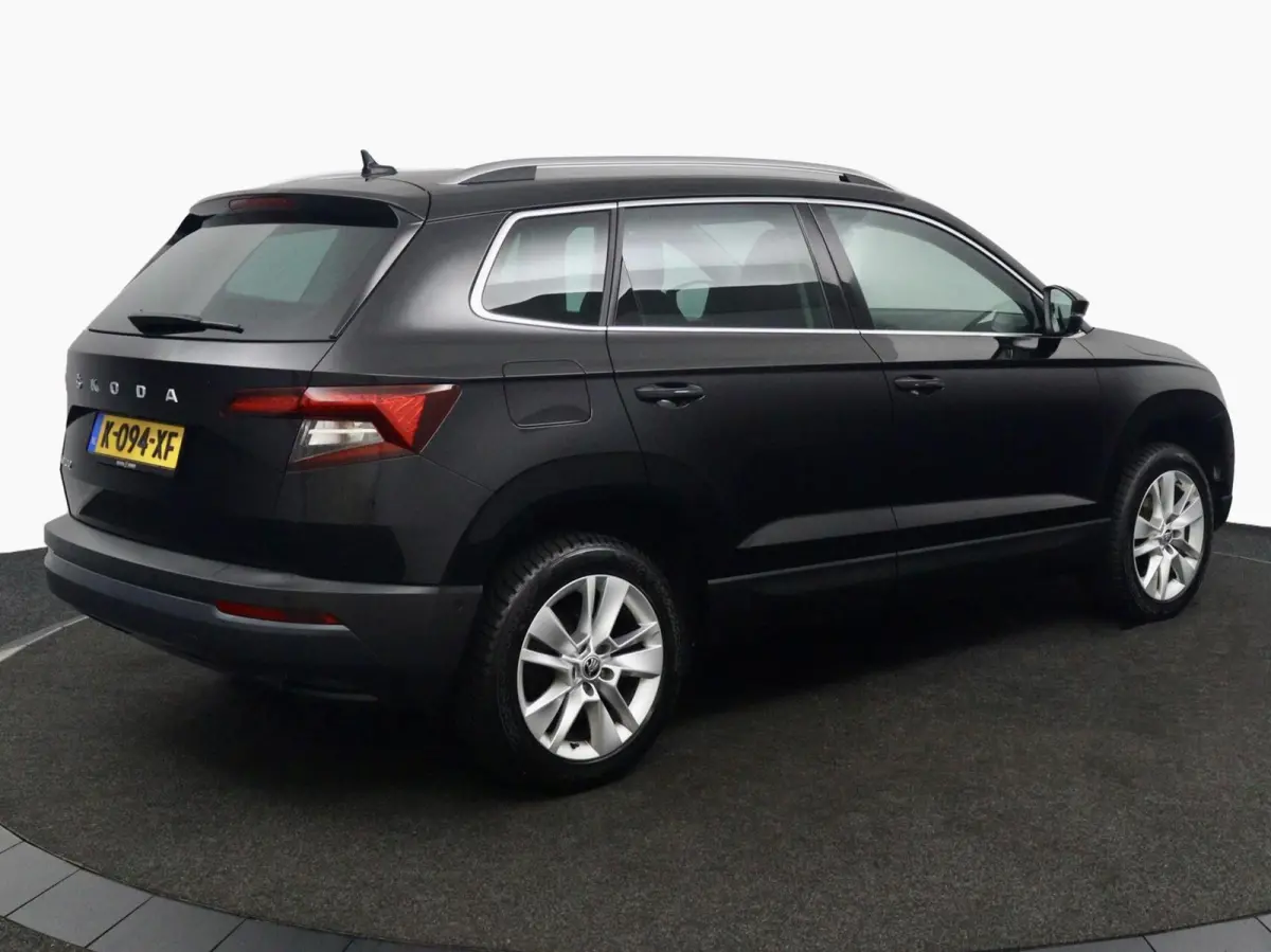 1.0 TSI Business Edition Plus zwart