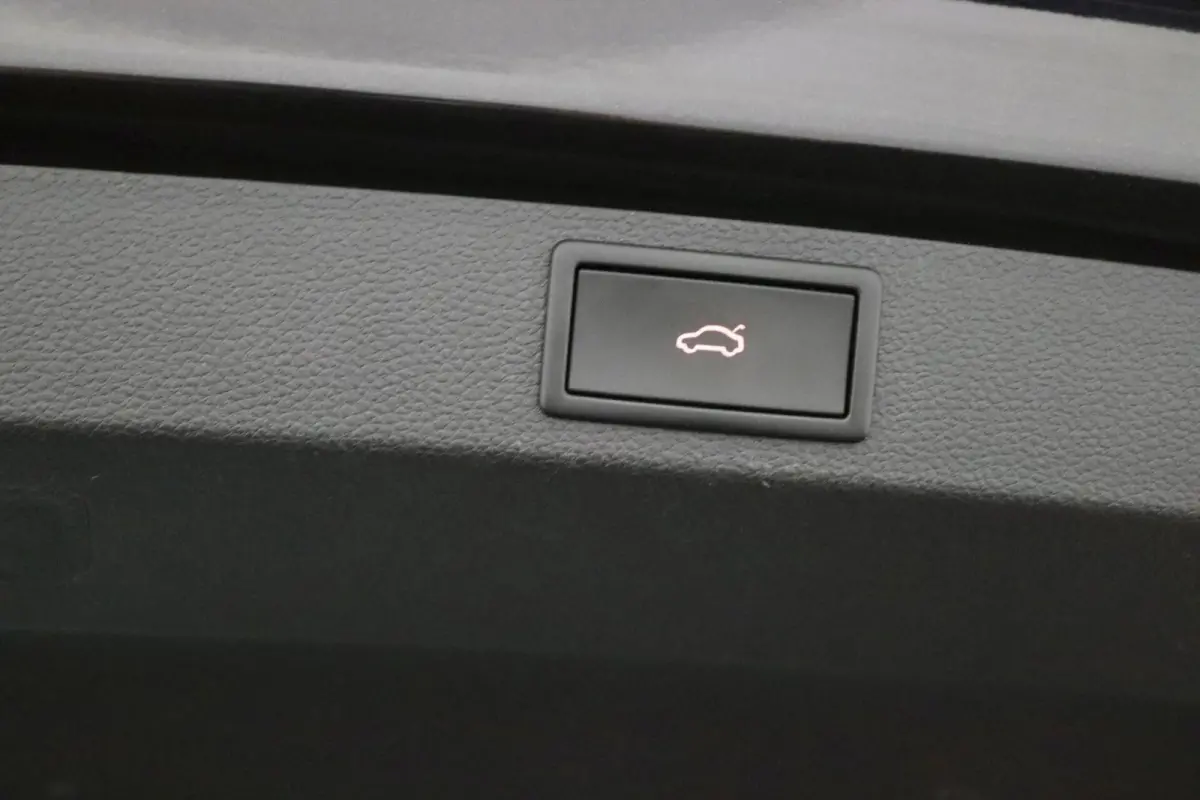 1.0 TSI Business Edition Plus zwart