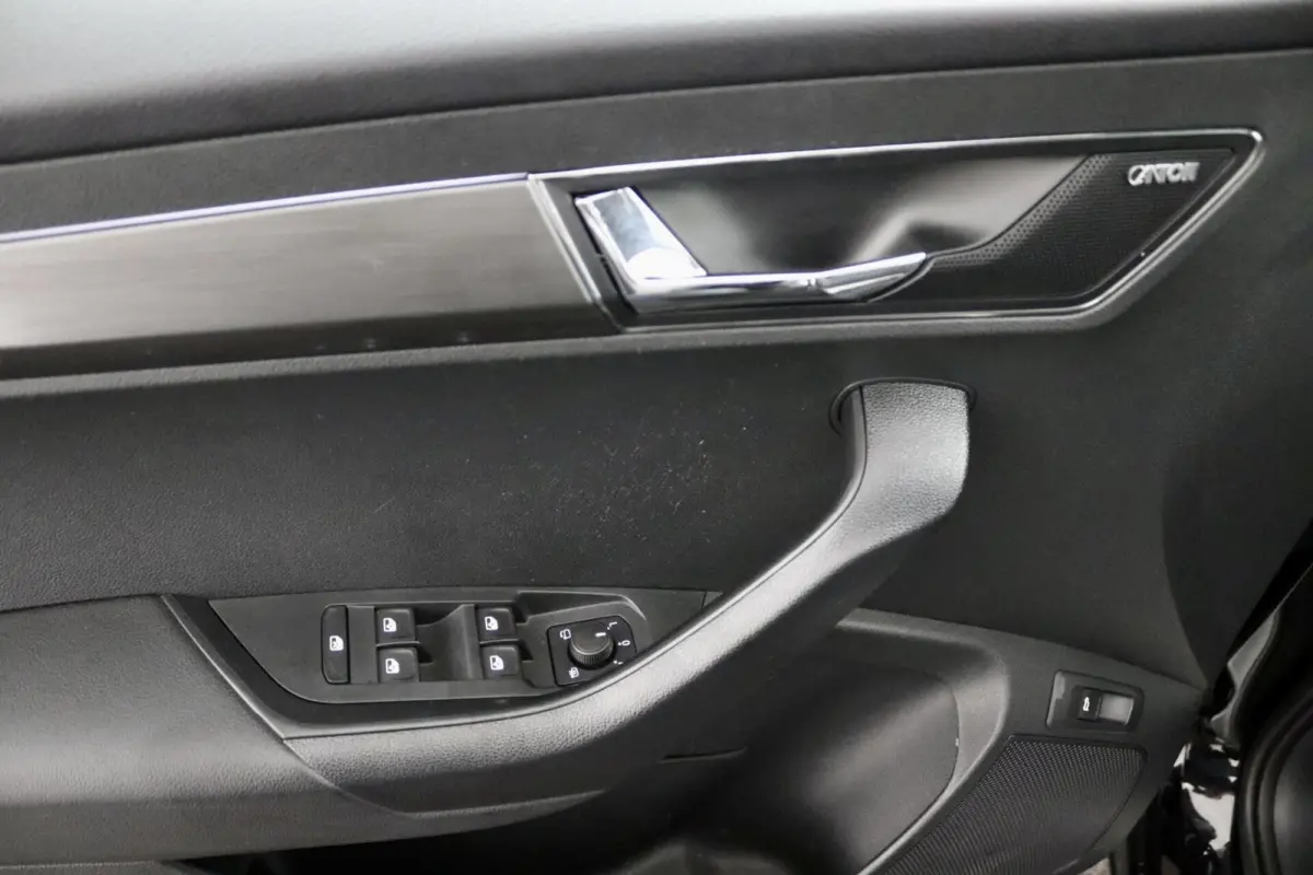 1.0 TSI Business Edition Plus zwart