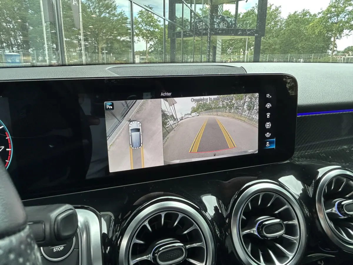 200 AMG // Trekhaak // 360 Camera // Nightpakket // Carplay // Augmented Reality // 19" AMG Velgen