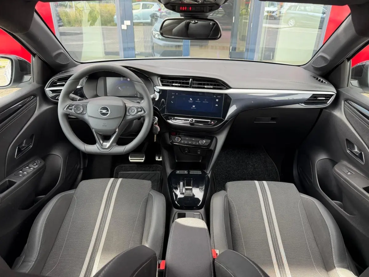 1.2 Turbo Hybrid | LED | Camera | Parksens | Carplay | Dode hoek sensor | Two Tone |