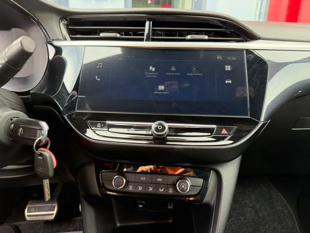1.2 Turbo Hybrid | LED | Camera | Parksens | Carplay | Dode hoek sensor | Two Tone |