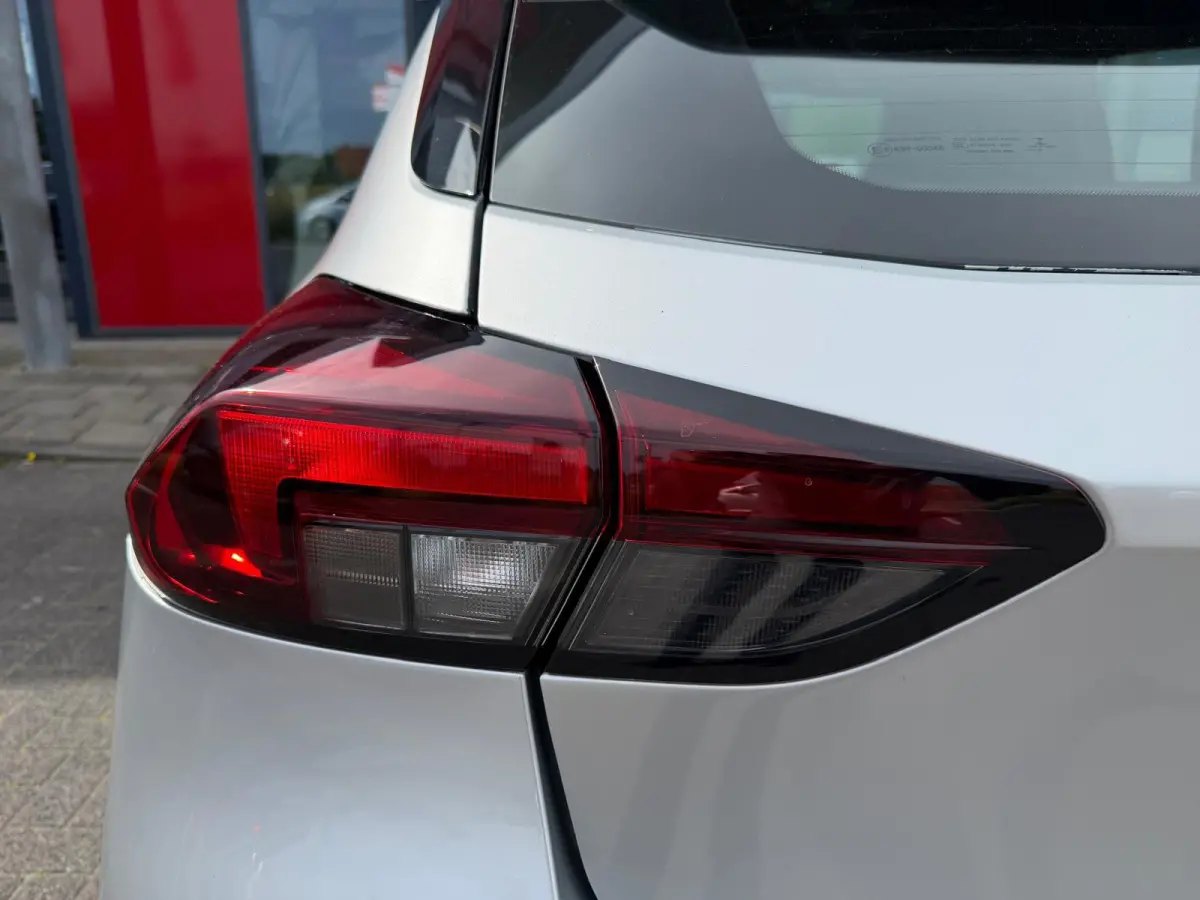 1.2 Turbo Hybrid | LED | Camera | Parksens | Carplay | Dode hoek sensor | Two Tone |