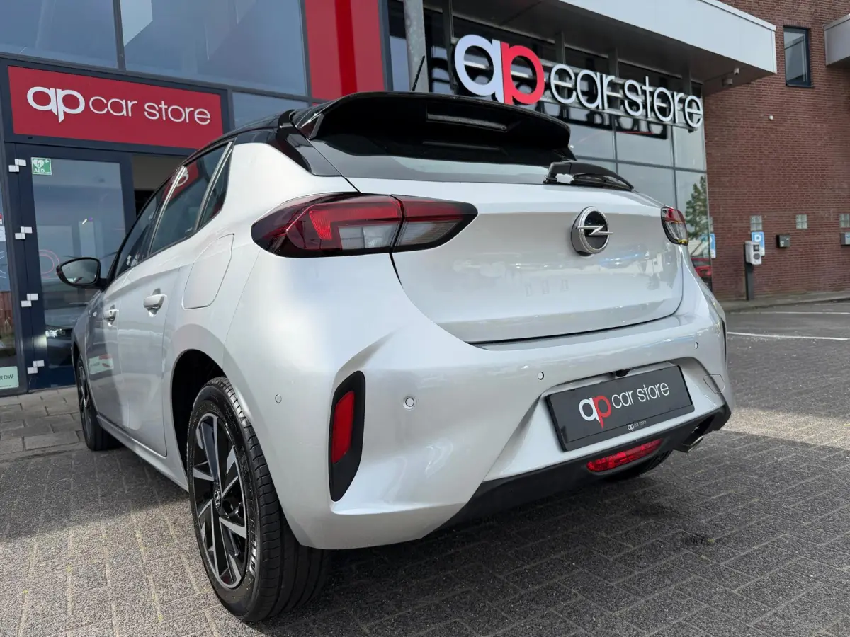 1.2 Turbo Hybrid | LED | Camera | Parksens | Carplay | Dode hoek sensor | Two Tone |