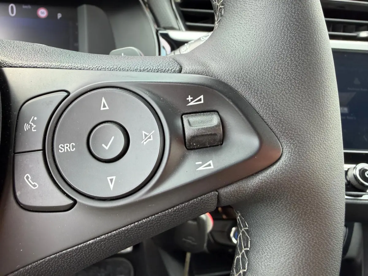 1.2 Turbo Hybrid | LED | Camera | Parksens | Carplay | Dode hoek sensor | Two Tone |
