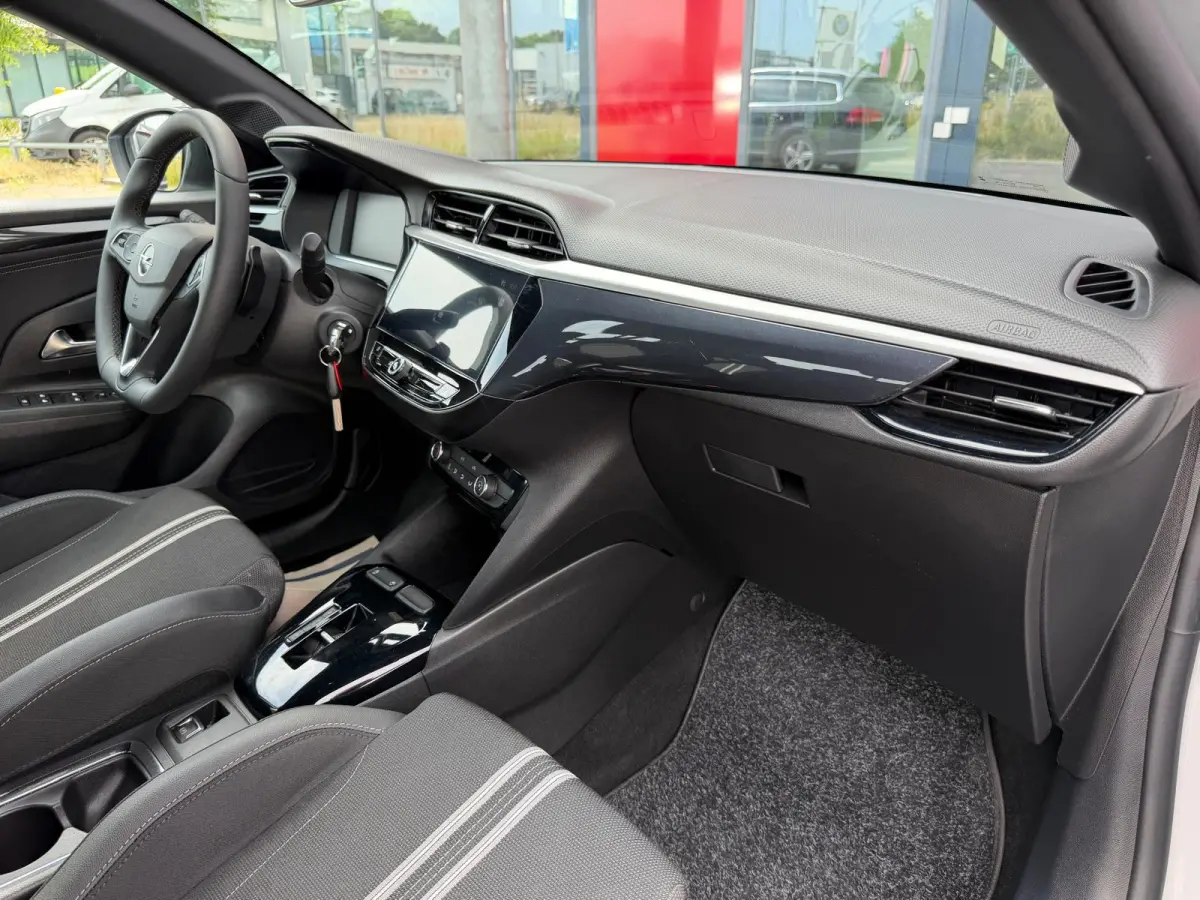 1.2 Turbo Hybrid | LED | Camera | Parksens | Carplay | Dode hoek sensor | Two Tone |