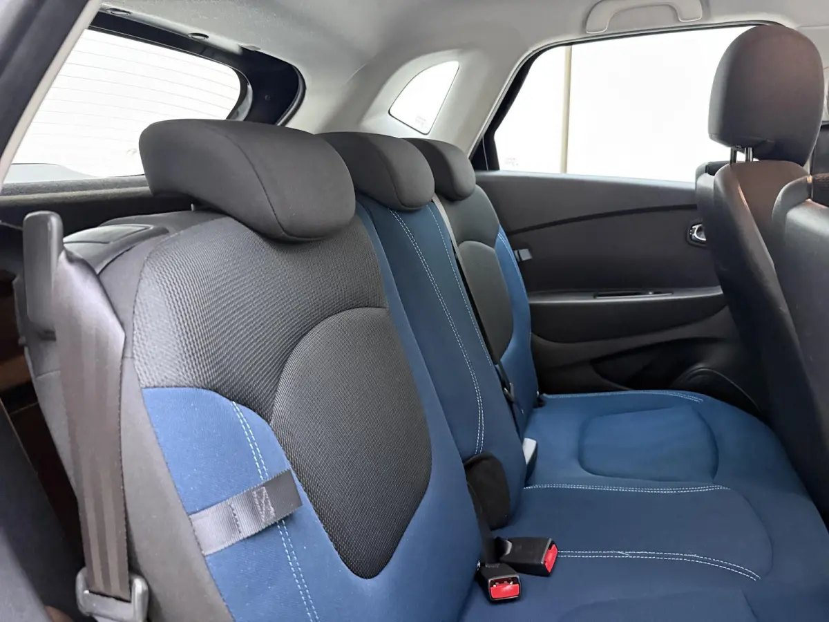 0.9 TCe Authentique | Airco | Cruise Control | Bluetooth Telefonie | Multifunctioneel Stuurwiel | Lichtmetalen Velgen |