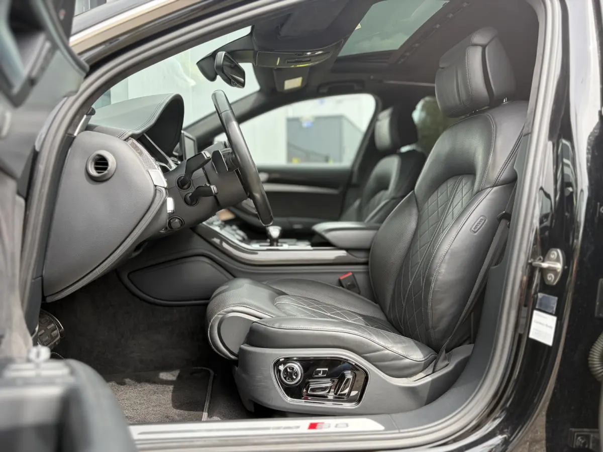 4.0 TFSI S8 quattro 520pk | Bang & Olufsen Sound | Cruise control adaptief met stop&go | Dab | Elektrisch glazen schuif-/kanteldak | Matrix led koplampen | Rondomzicht camera | Voorstoelen m