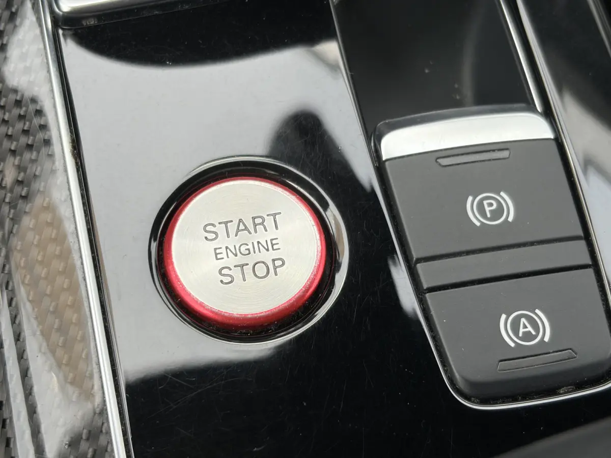 4.0 TFSI S8 quattro 520pk | Bang & Olufsen Sound | Cruise control adaptief met stop&go | Dab | Elektrisch glazen schuif-/kanteldak | Matrix led koplampen | Rondomzicht camera | Voorstoelen m