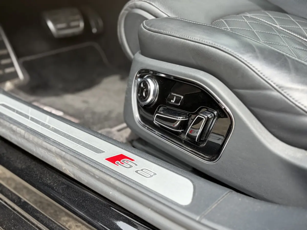4.0 TFSI S8 quattro 520pk | Bang & Olufsen Sound | Cruise control adaptief met stop&go | Dab | Elektrisch glazen schuif-/kanteldak | Matrix led koplampen | Rondomzicht camera | Voorstoelen m
