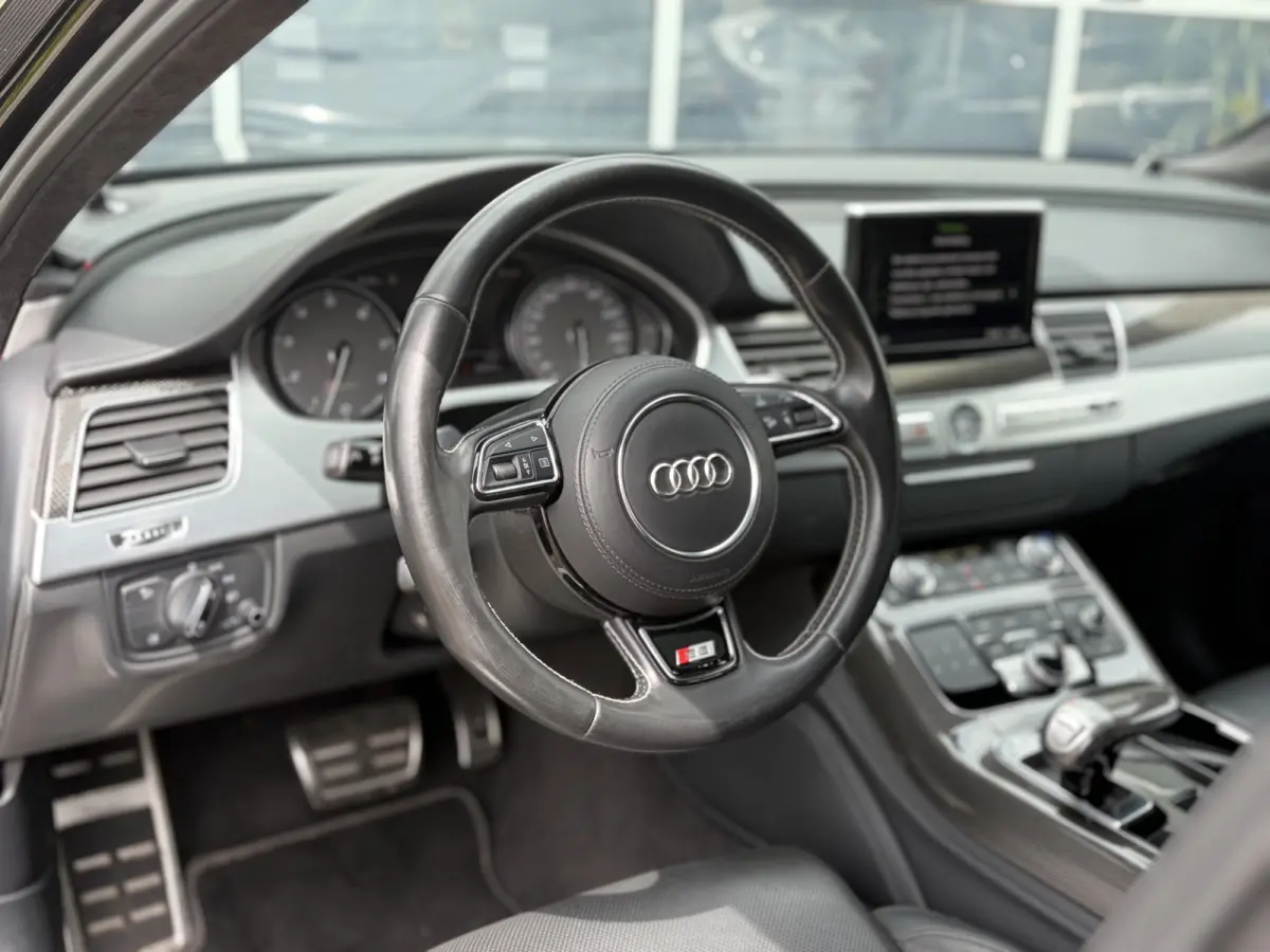 4.0 TFSI S8 quattro 520pk | Bang & Olufsen Sound | Cruise control adaptief met stop&go | Dab | Elektrisch glazen schuif-/kanteldak | Matrix led koplampen | Rondomzicht camera | Voorstoelen m