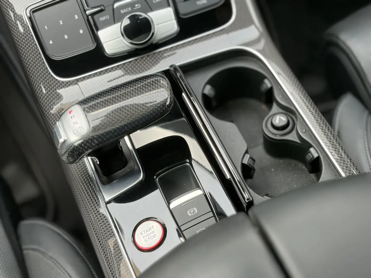 4.0 TFSI S8 quattro 520pk | Bang & Olufsen Sound | Cruise control adaptief met stop&go | Dab | Elektrisch glazen schuif-/kanteldak | Matrix led koplampen | Rondomzicht camera | Voorstoelen m