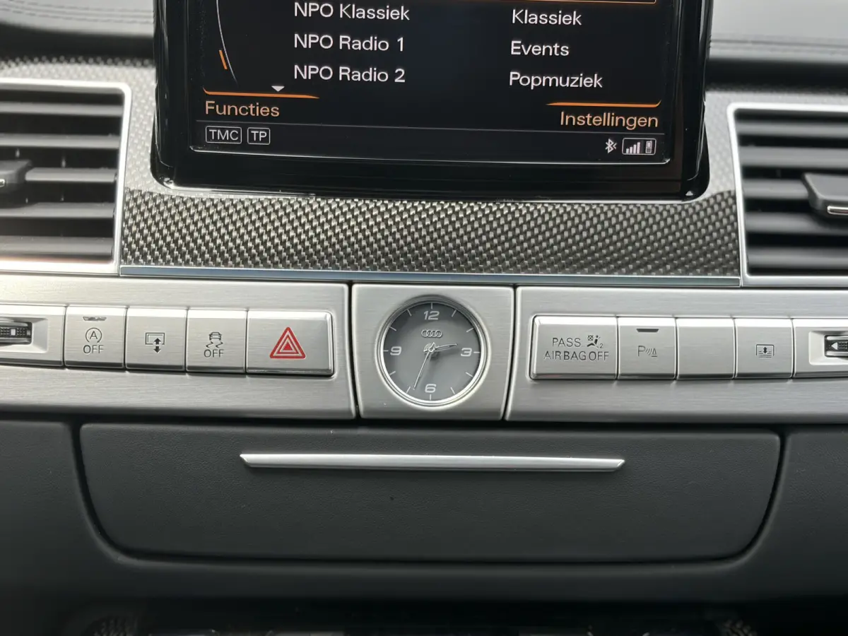 4.0 TFSI S8 quattro 520pk | Bang & Olufsen Sound | Cruise control adaptief met stop&go | Dab | Elektrisch glazen schuif-/kanteldak | Matrix led koplampen | Rondomzicht camera | Voorstoelen m