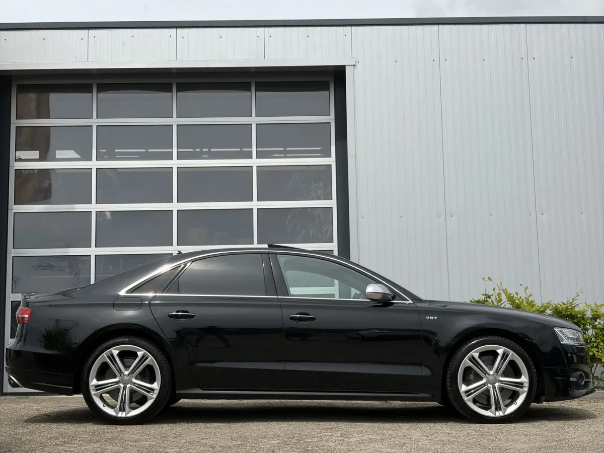 4.0 TFSI S8 quattro 520pk | Bang & Olufsen Sound | Cruise control adaptief met stop&go | Dab | Elektrisch glazen schuif-/kanteldak | Matrix led koplampen | Rondomzicht camera | Voorstoelen m