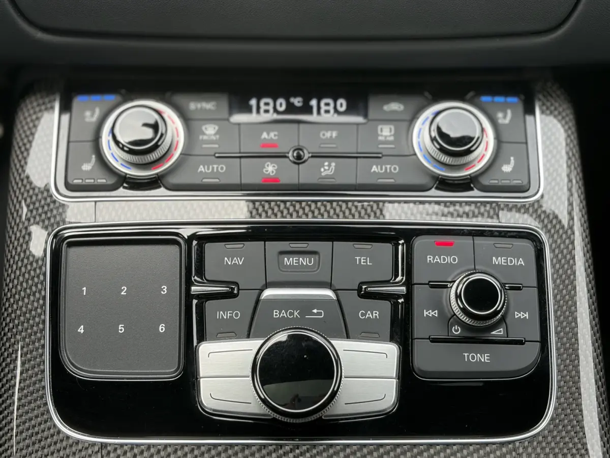 4.0 TFSI S8 quattro 520pk | Bang & Olufsen Sound | Cruise control adaptief met stop&go | Dab | Elektrisch glazen schuif-/kanteldak | Matrix led koplampen | Rondomzicht camera | Voorstoelen m