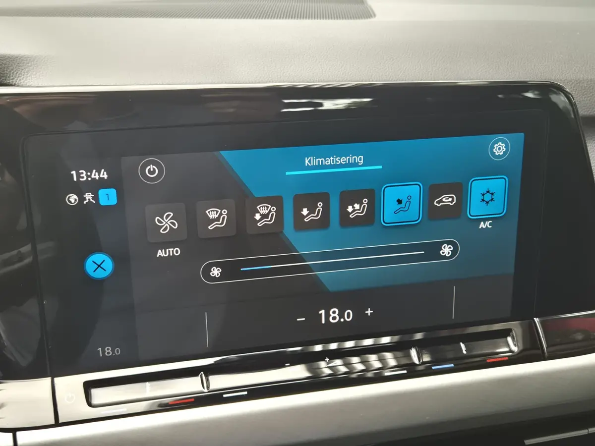 1.0 TSI Life | Navigatie via Apple carplay | Climate Control | Parkeersensoren | Licht metalen velgen