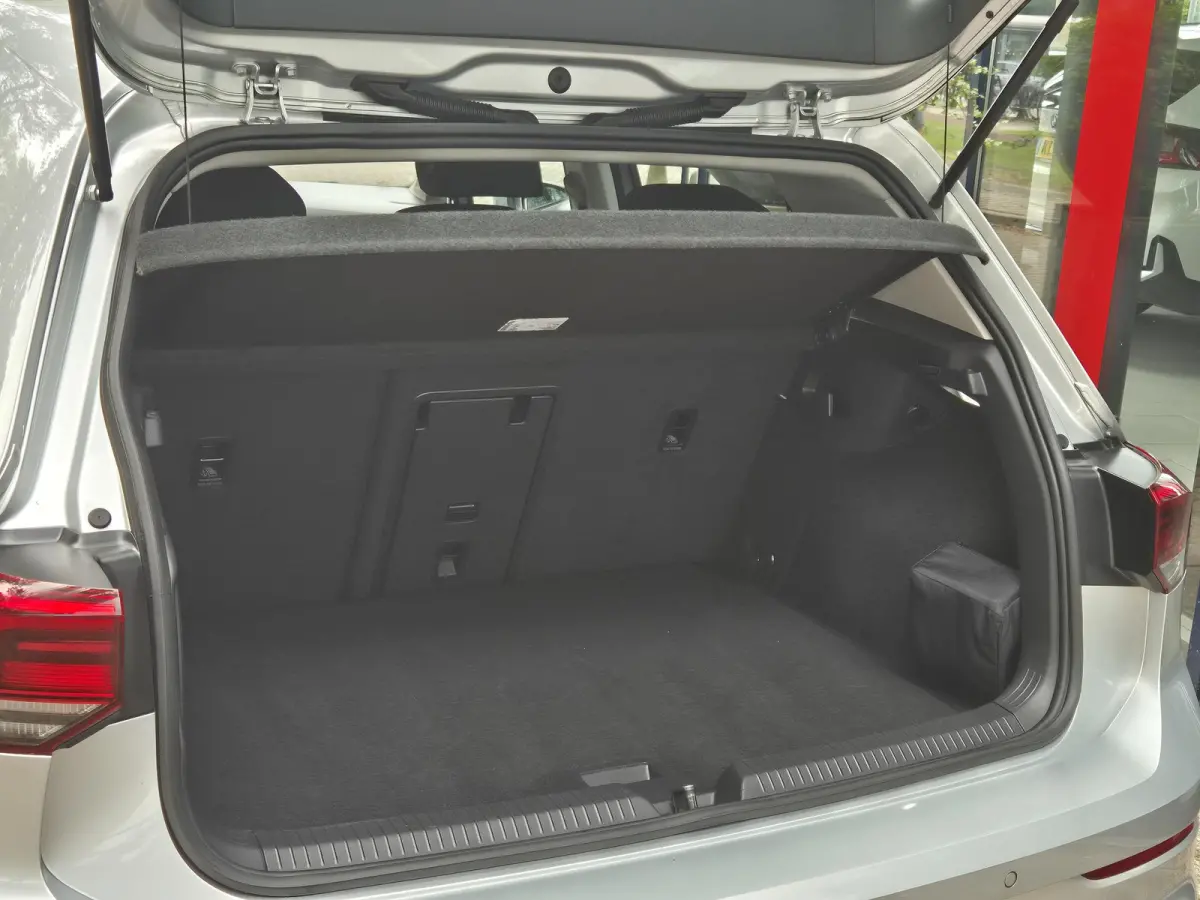1.0 TSI Life | Navigatie via Apple carplay | Climate Control | Parkeersensoren | Licht metalen velgen