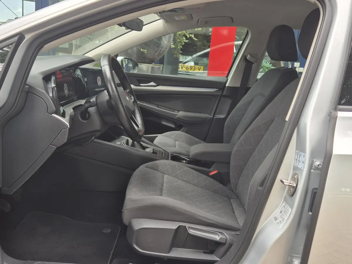 1.0 TSI Life | Navigatie via Apple carplay | Climate Control | Parkeersensoren | Licht metalen velgen