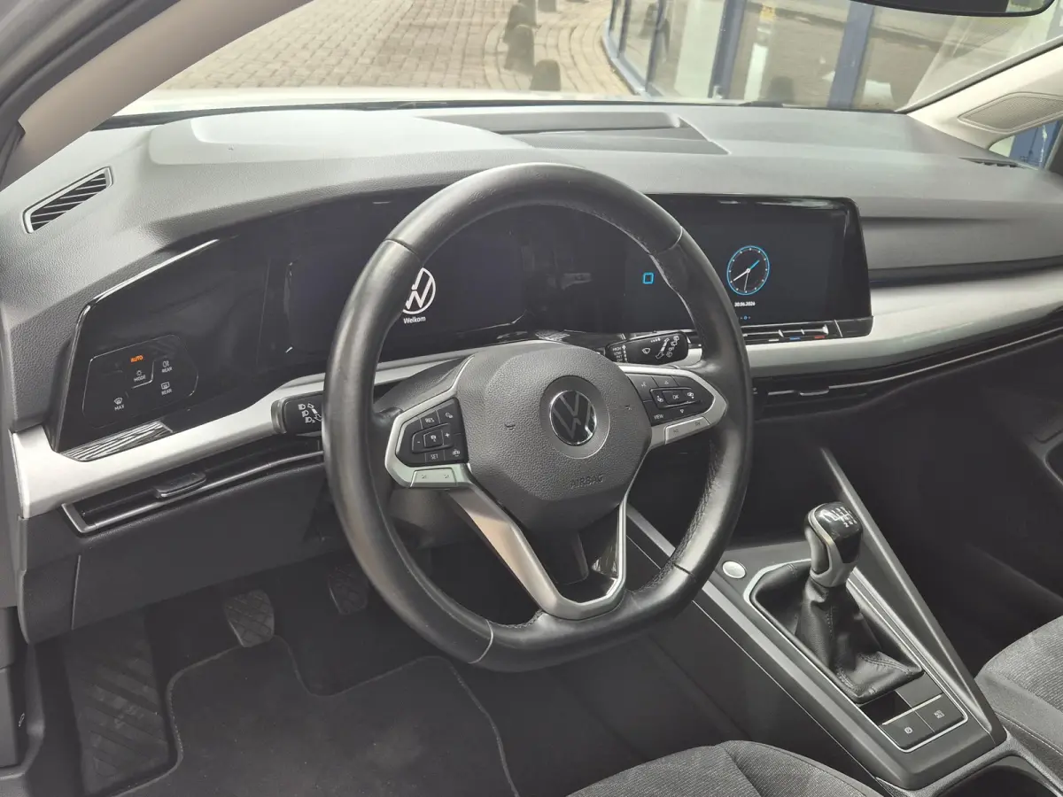 1.0 TSI Life | Navigatie via Apple carplay | Climate Control | Parkeersensoren | Licht metalen velgen