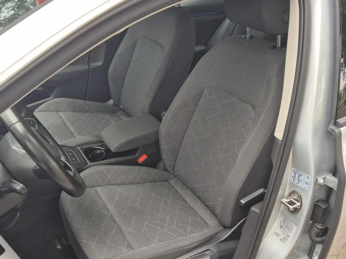 1.0 TSI Life | Navigatie via Apple carplay | Climate Control | Parkeersensoren | Licht metalen velgen