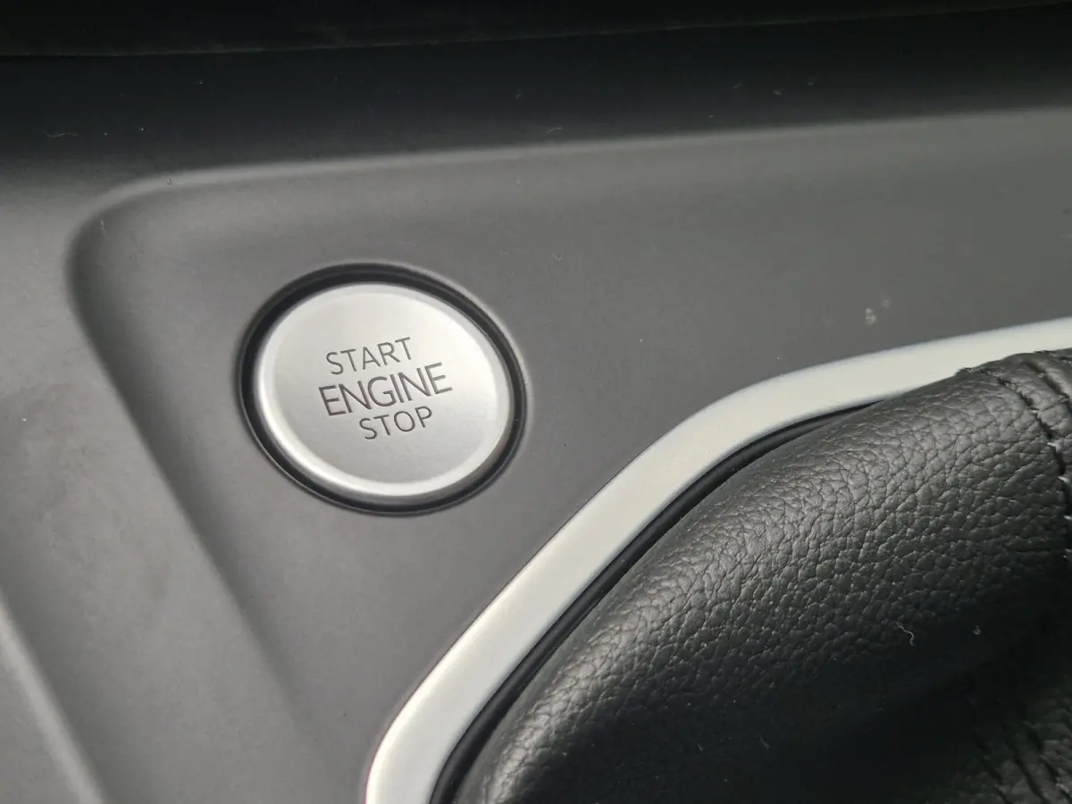 1.0 TSI Life | Navigatie via Apple carplay | Climate Control | Parkeersensoren | Licht metalen velgen