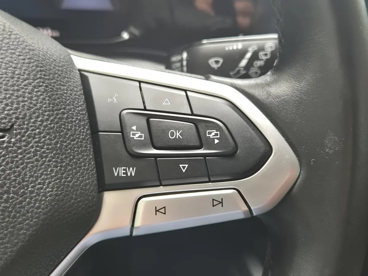 1.0 TSI Life | Navigatie via Apple carplay | Climate Control | Parkeersensoren | Licht metalen velgen