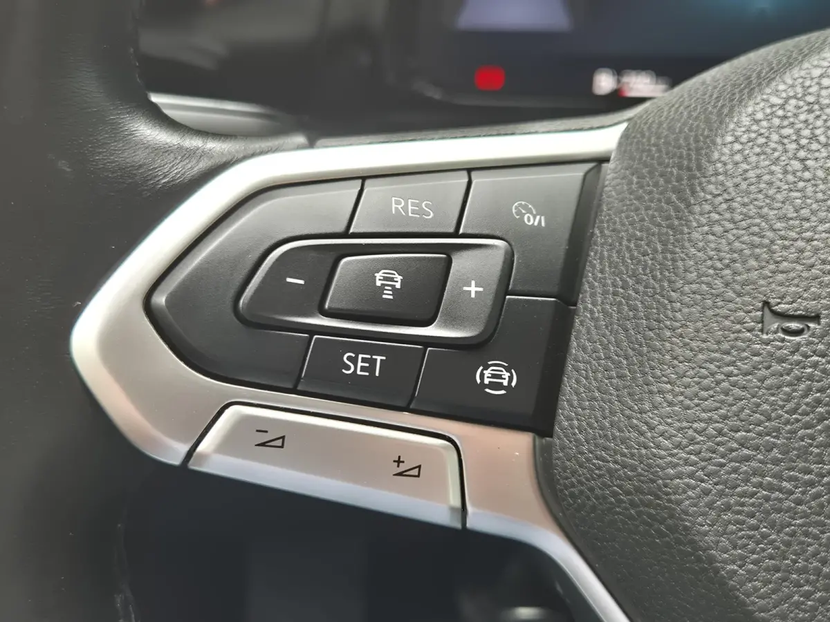 1.0 TSI Life | Navigatie via Apple carplay | Climate Control | Parkeersensoren | Licht metalen velgen