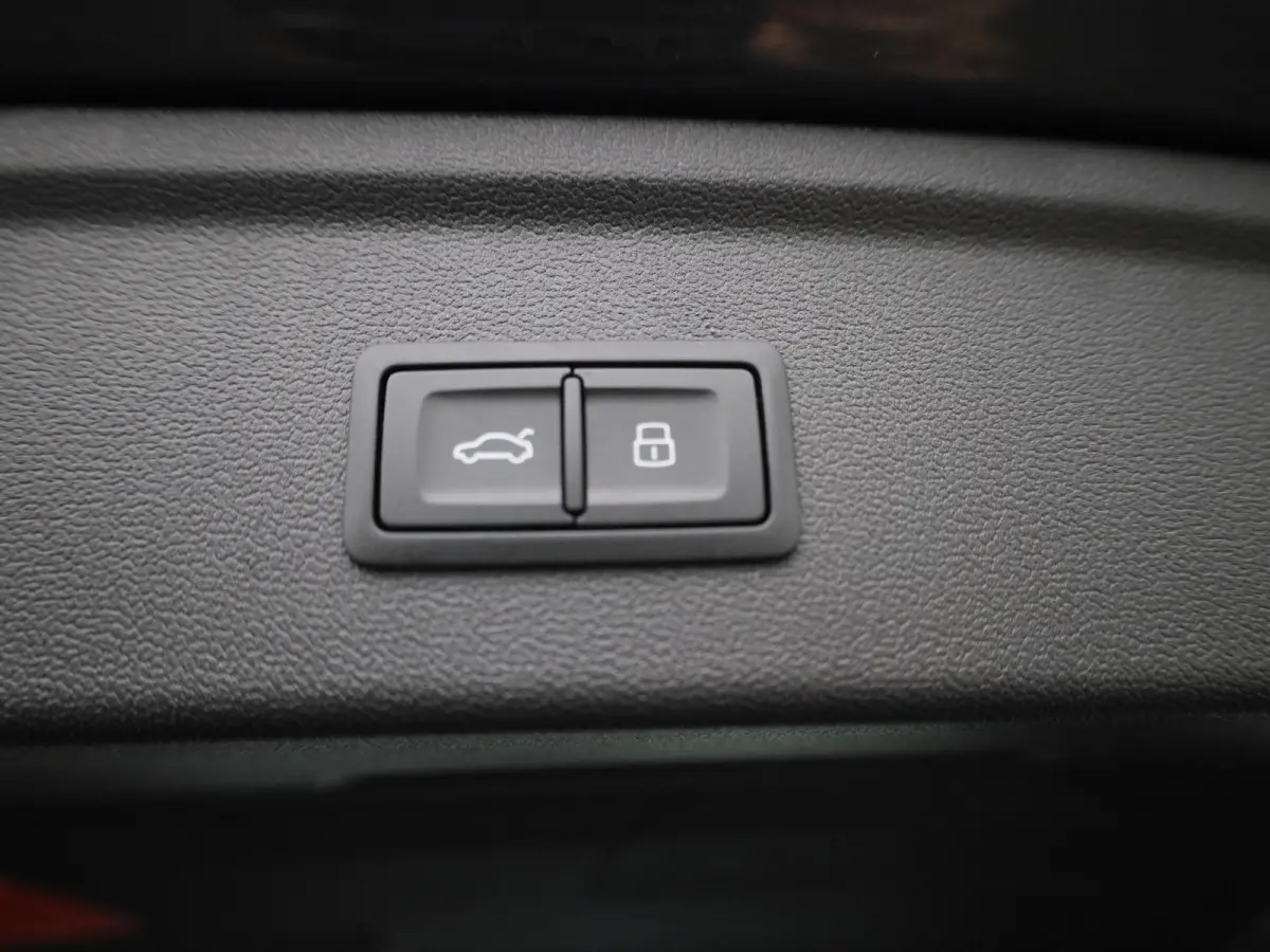 40 TFSI e Advanced edition | Adaptive cruise control | Dodehoekdetectie | Stoelverwarming | Achteruitrijcamera | Climate control | Trekhaak | Navigatie | Ledkoplampen | Audi sound system