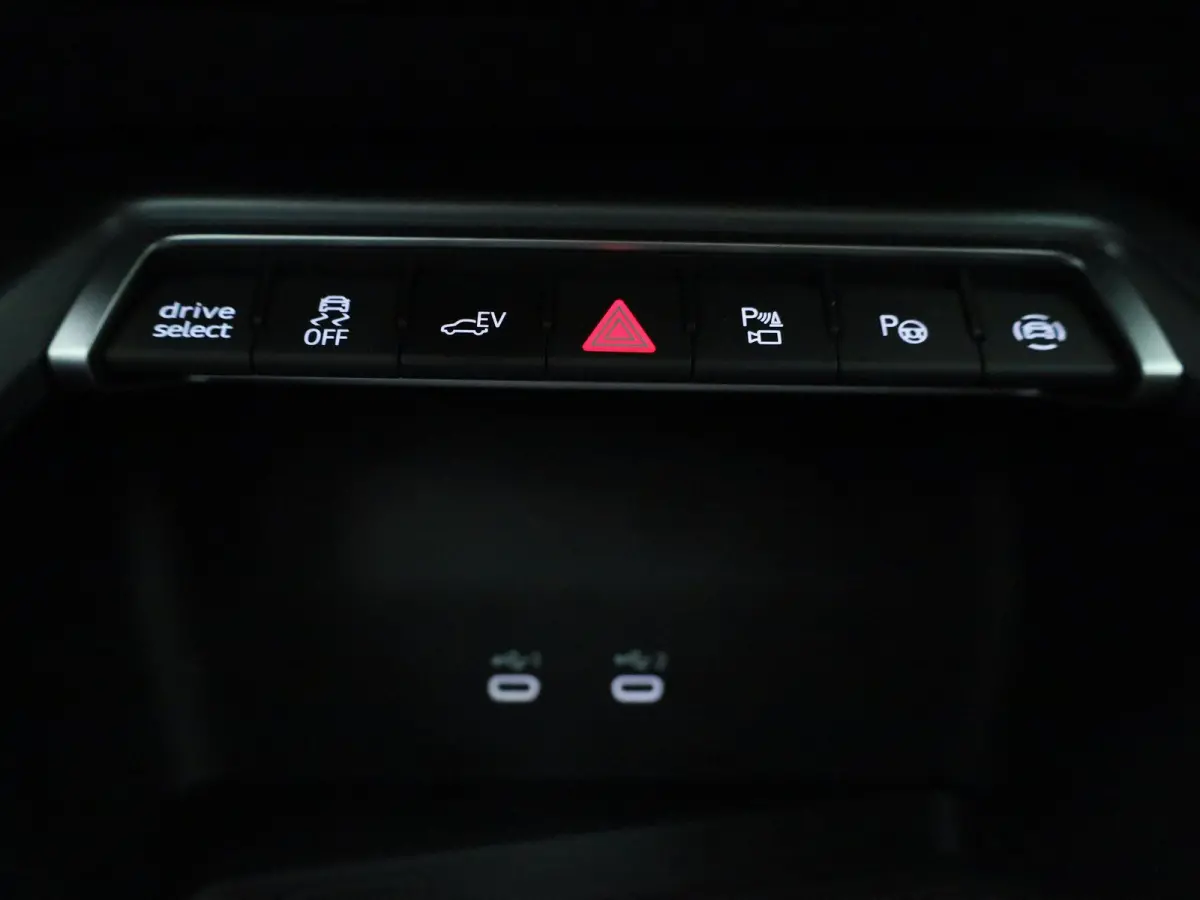 40 TFSI e Advanced edition | Adaptive cruise control | Dodehoekdetectie | Stoelverwarming | Achteruitrijcamera | Climate control | Trekhaak | Navigatie | Ledkoplampen | Audi sound system