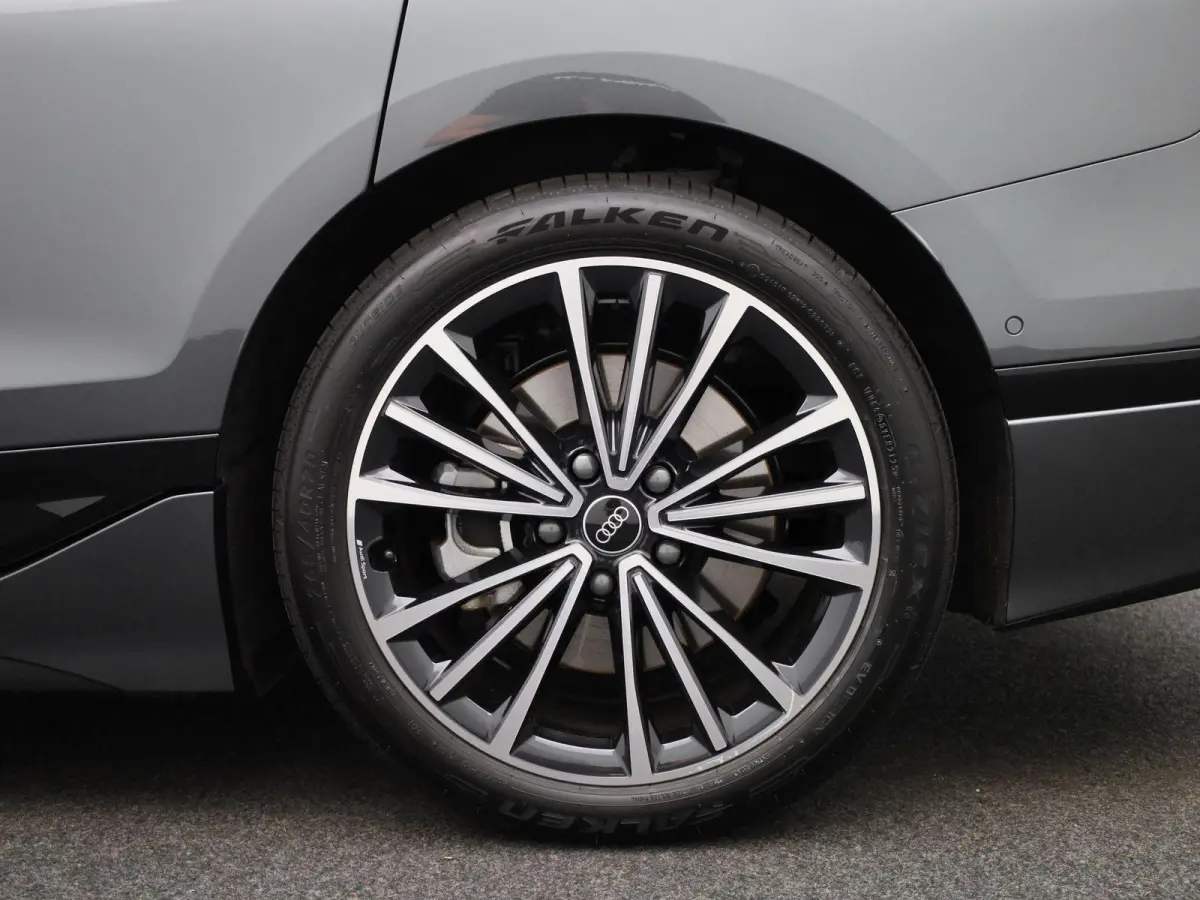 edition performance 100 kWh | Adaptive cruise control | Bang & Olufsen sound system | Luchtvering | 360 graden camera | Verwarmbaar stuurwiel | Head-up display | Stoelverwarming voor & achte